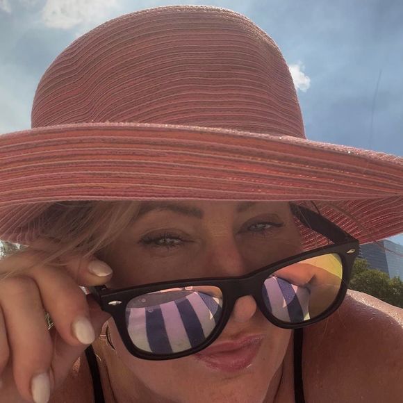 Meet your Posher, Ute - Picture 1 of 1